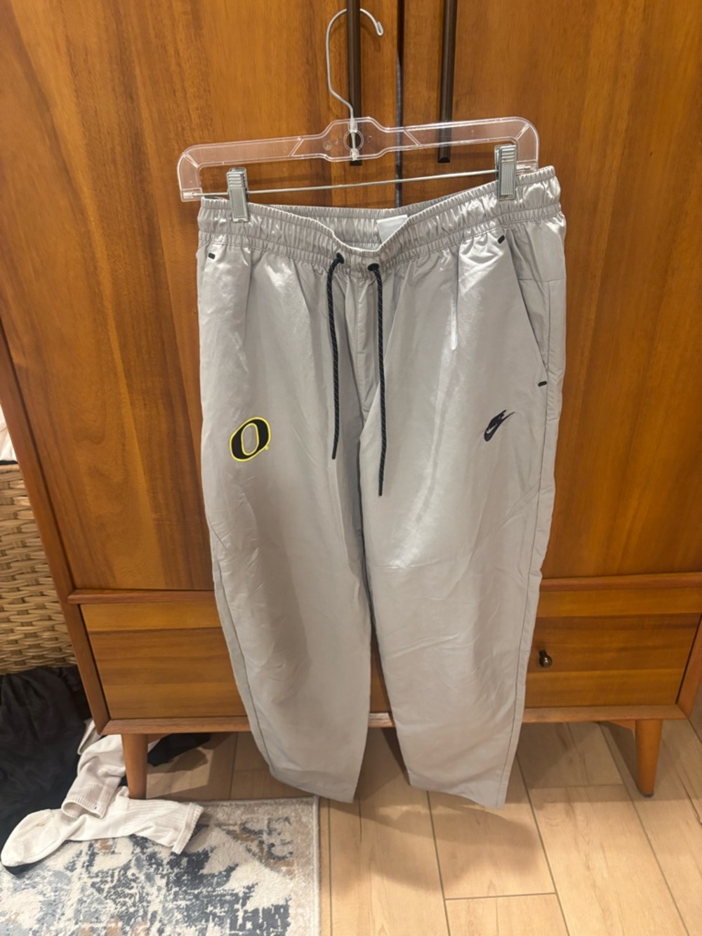 University of Oregon Nike Light Gray Elastic Waist Athletic Shorts Black Logo